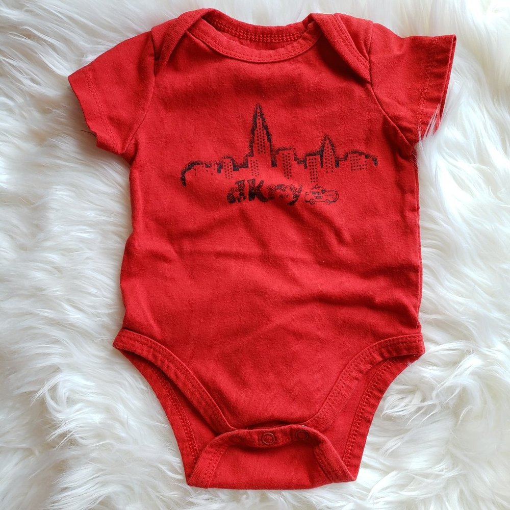 🤯🤯🤯New York Skyline DKNY Onepiece 3-6 mo